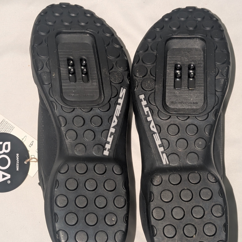 Adidas Black Cycling Shoes with Red Highlights - Picture 7 of 7